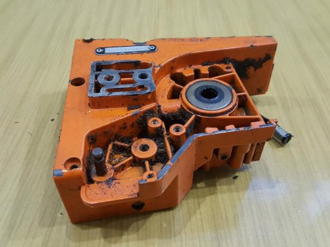OLEO-MAC 935 DF KARTER OBUDOWA SILNIKA POŁÓWKA OLEO-MAC 935 DF KARTER OBUDOWA SILNIKA POŁÓWKA
