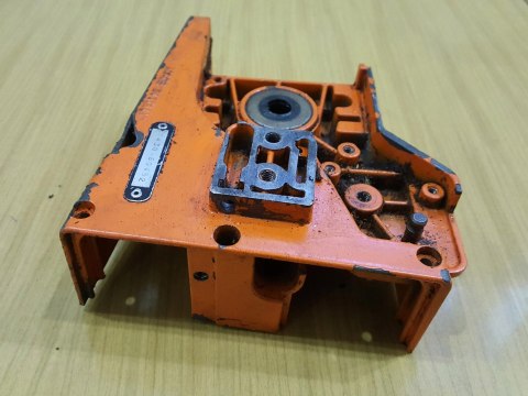 OLEO-MAC 935 DF KARTER OBUDOWA SILNIKA POŁÓWKA OLEO-MAC 935 DF KARTER OBUDOWA SILNIKA POŁÓWKA