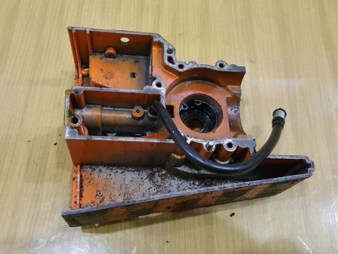 OLEO-MAC 935 DF KARTER OBUDOWA SILNIKA POŁÓWKA OLEO-MAC 935 DF KARTER OBUDOWA SILNIKA POŁÓWKA