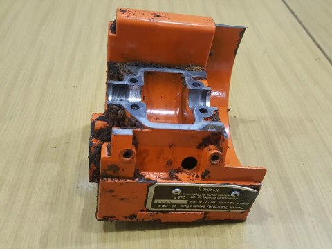 OLEO-MAC 244 F KARTER OBUDOWA SILNIKA KORPUS OLEO-MAC 244 F KARTER OBUDOWA SILNIKA KORPUS