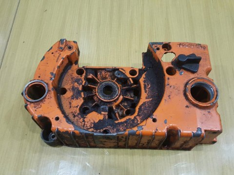 OLEO-MAC 261 KARTER OBUDOWA SILNIKA POŁÓWKA BLOK OLEO-MAC 261 KARTER OBUDOWA SILNIKA POŁÓWKA BLOK