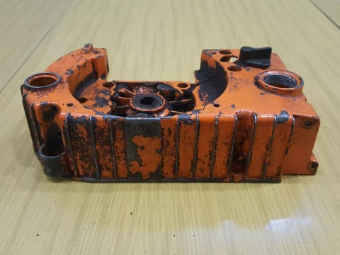 OLEO-MAC 261 KARTER OBUDOWA SILNIKA POŁÓWKA BLOK OLEO-MAC 261 KARTER OBUDOWA SILNIKA POŁÓWKA BLOK