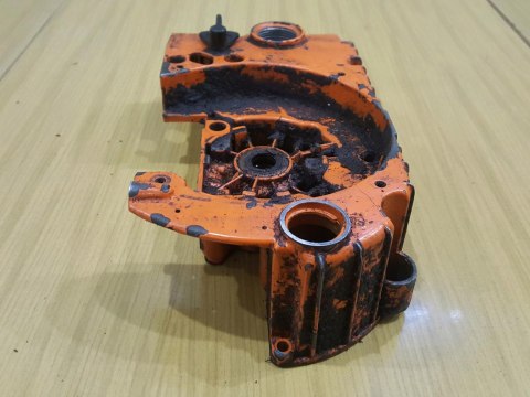 OLEO-MAC 261 KARTER OBUDOWA SILNIKA POŁÓWKA BLOK OLEO-MAC 261 KARTER OBUDOWA SILNIKA POŁÓWKA BLOK