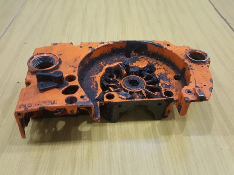 OLEO-MAC 261 KARTER OBUDOWA SILNIKA POŁÓWKA BLOK OLEO-MAC 261 KARTER OBUDOWA SILNIKA POŁÓWKA BLOK