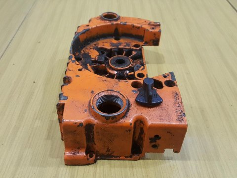 OLEO-MAC 261 KARTER OBUDOWA SILNIKA POŁÓWKA BLOK OLEO-MAC 261 KARTER OBUDOWA SILNIKA POŁÓWKA BLOK
