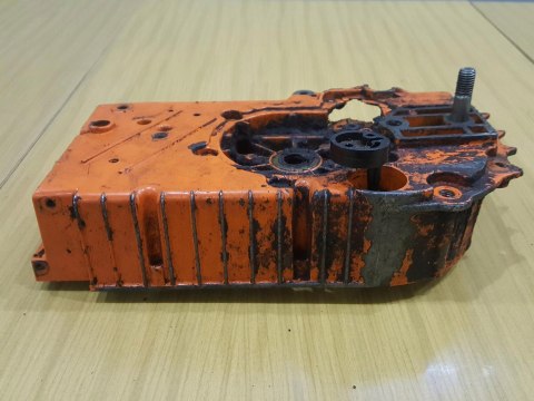 OLEO-MAC 261 KARTER OBUDOWA SILNIKA POŁÓWKA BLOK OLEO-MAC 261 KARTER OBUDOWA SILNIKA POŁÓWKA BLOK