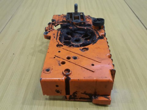 OLEO-MAC 261 KARTER OBUDOWA SILNIKA POŁÓWKA BLOK OLEO-MAC 261 KARTER OBUDOWA SILNIKA POŁÓWKA BLOK