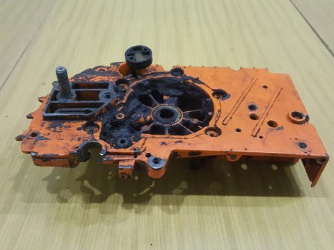 OLEO-MAC 261 KARTER OBUDOWA SILNIKA POŁÓWKA BLOK OLEO-MAC 261 KARTER OBUDOWA SILNIKA POŁÓWKA BLOK