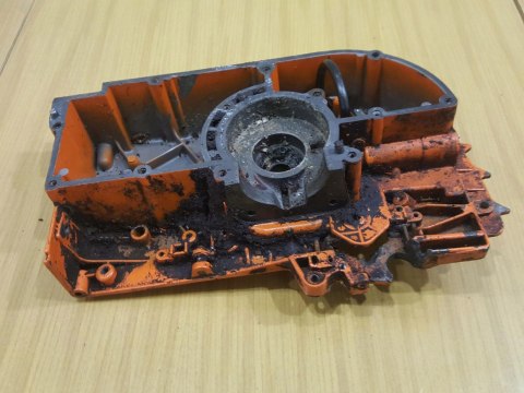 OLEO-MAC 261 KARTER OBUDOWA SILNIKA POŁÓWKA BLOK OLEO-MAC 261 KARTER OBUDOWA SILNIKA POŁÓWKA BLOK