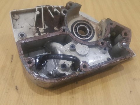STIHL 030 AV KARTER OBUDOWA SILNIKA KORPUS POŁÓWKA STIHL 030 AV KARTER OBUDOWA SILNIKA KORPUS POŁÓWKA