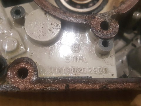 STIHL 030 AV KARTER OBUDOWA SILNIKA KORPUS POŁÓWKA STIHL 030 AV KARTER OBUDOWA SILNIKA KORPUS POŁÓWKA