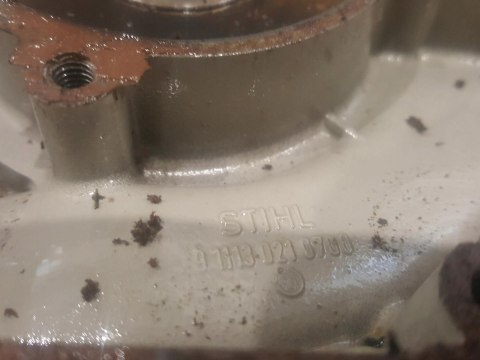 STIHL 030 AV KARTER OBUDOWA SILNIKA KORPUS POŁÓWKA STIHL 030 AV KARTER OBUDOWA SILNIKA KORPUS POŁÓWKA