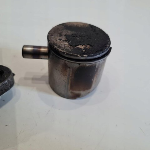 IKRA BT 1040 CYLINDER TŁOK ORYGINAŁ KOMPLET IKRA BT 1040 CYLINDER TŁOK ORYGINAŁ KOMPLET