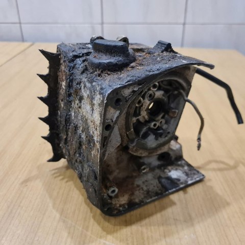 STIHL 020 AV KARTER OBUDOWA SILNIKA KORPUS ZBIORNIK STIHL 020 AV KARTER OBUDOWA SILNIKA KORPUS ZBIORNIK