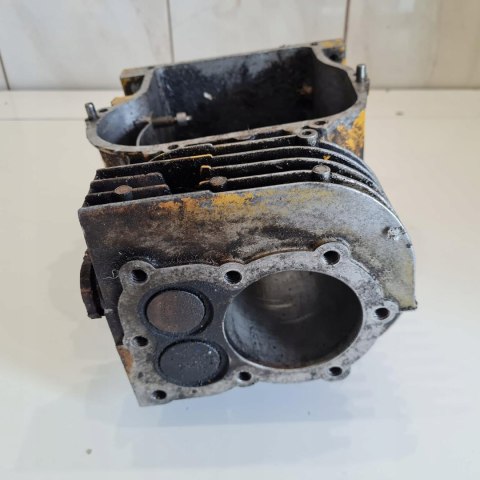 BRIGGS & STRATTON QUANTUM 4HP KARTER CYLINDER OBUDOWA BRIGGS & STRATTON QUANTUM 4HP KARTER CYLINDER OBUDOWA