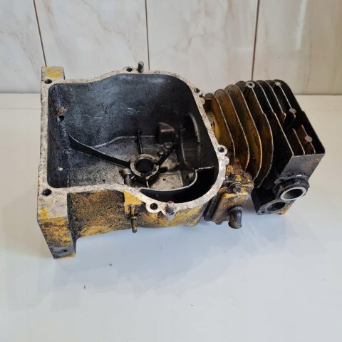 BRIGGS & STRATTON QUANTUM 4HP KARTER CYLINDER OBUDOWA BRIGGS & STRATTON QUANTUM 4HP KARTER CYLINDER OBUDOWA