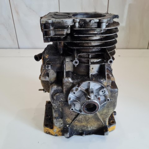 BRIGGS & STRATTON QUANTUM 4HP KARTER CYLINDER OBUDOWA BRIGGS & STRATTON QUANTUM 4HP KARTER CYLINDER OBUDOWA