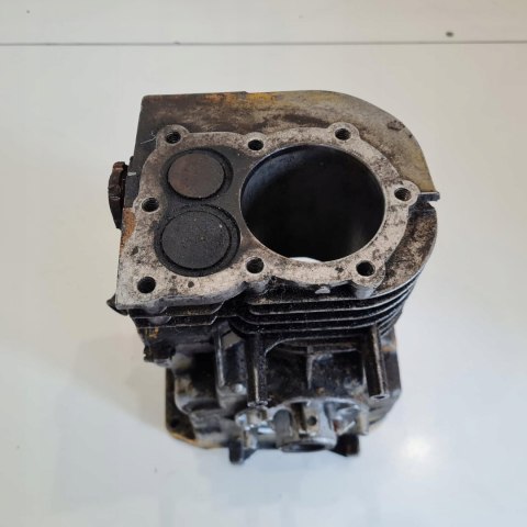 BRIGGS & STRATTON QUANTUM 4HP KARTER CYLINDER OBUDOWA BRIGGS & STRATTON QUANTUM 4HP KARTER CYLINDER OBUDOWA