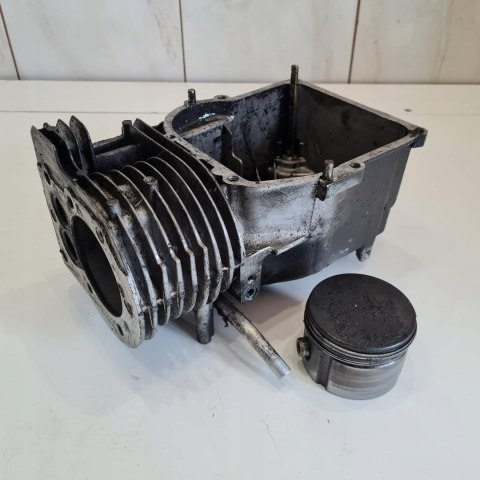 BRIGGS & STRATTON QUATTRO 3,5HP KARTER CYLINDER TŁOK KPL BRIGGS & STRATTON QUATTRO 3,5HP KARTER CYLINDER TŁOK KPL