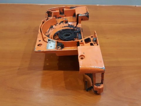 HUSQVARNA 61 KARTER OBUDOWA SILNIKA POŁÓWKA KORPUS HUSQVARNA 61 KARTER OBUDOWA SILNIKA POŁÓWKA KORPUS