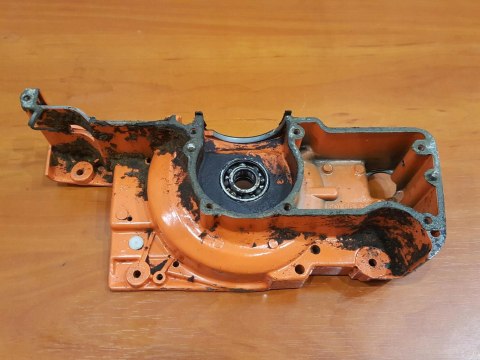 HUSQVARNA 61 KARTER OBUDOWA SILNIKA POŁÓWKA KORPUS HUSQVARNA 61 KARTER OBUDOWA SILNIKA POŁÓWKA KORPUS