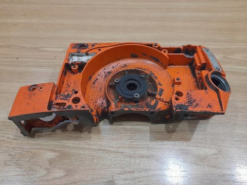 HUSQVARNA 61 KARTER OBUDOWA SILNIKA POŁÓWKA KORPUS HUSQVARNA 61 KARTER OBUDOWA SILNIKA POŁÓWKA KORPUS