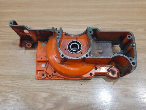 HUSQVARNA 61 KARTER OBUDOWA SILNIKA POŁÓWKA KORPUS HUSQVARNA 61 KARTER OBUDOWA SILNIKA POŁÓWKA KORPUS
