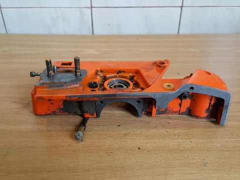HUSQVARNA 66 KARTER OBUDOWA BLOK SILNIKA POŁÓWKA HUSQVARNA 66 KARTER OBUDOWA BLOK SILNIKA POŁÓWKA