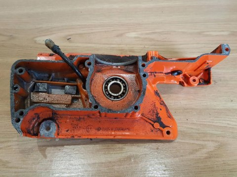 HUSQVARNA 66 KARTER OBUDOWA BLOK SILNIKA POŁÓWKA HUSQVARNA 66 KARTER OBUDOWA BLOK SILNIKA POŁÓWKA