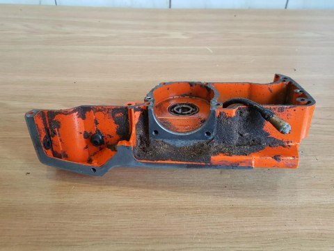 HUSQVARNA 66 KARTER OBUDOWA BLOK SILNIKA POŁÓWKA HUSQVARNA 66 KARTER OBUDOWA BLOK SILNIKA POŁÓWKA