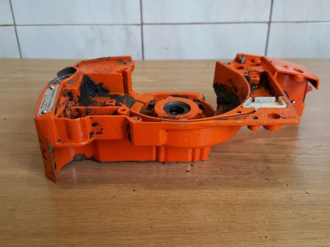 HUSQVARNA 66 KARTER OBUDOWA BLOK SILNIKA POŁÓWKA HUSQVARNA 66 KARTER OBUDOWA BLOK SILNIKA POŁÓWKA