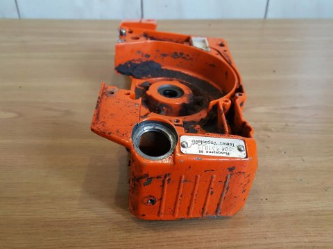 HUSQVARNA 66 KARTER OBUDOWA BLOK SILNIKA POŁÓWKA HUSQVARNA 66 KARTER OBUDOWA BLOK SILNIKA POŁÓWKA