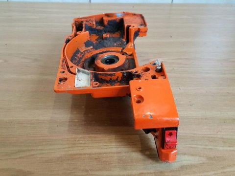HUSQVARNA 66 KARTER OBUDOWA BLOK SILNIKA POŁÓWKA HUSQVARNA 66 KARTER OBUDOWA BLOK SILNIKA POŁÓWKA