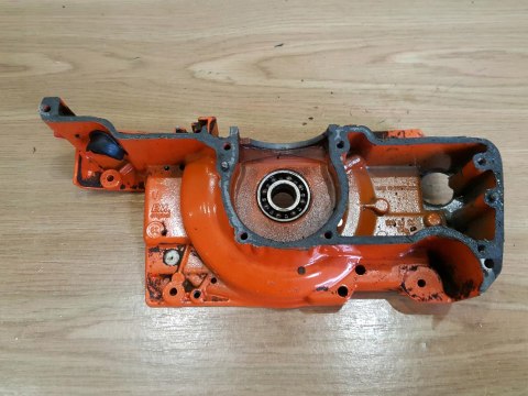 HUSQVARNA 66 KARTER OBUDOWA BLOK SILNIKA POŁÓWKA HUSQVARNA 66 KARTER OBUDOWA BLOK SILNIKA POŁÓWKA