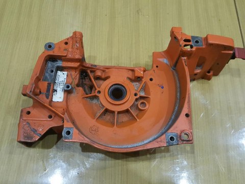 HUSQVARNA K960 KARTER OBUDOWA SILNIKA POŁÓWKA HUSQVARNA K960 KARTER OBUDOWA SILNIKA POŁÓWKA