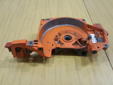 HUSQVARNA K960 KARTER OBUDOWA SILNIKA POŁÓWKA HUSQVARNA K960 KARTER OBUDOWA SILNIKA POŁÓWKA