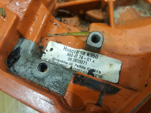 HUSQVARNA K960 KARTER OBUDOWA SILNIKA POŁÓWKA HUSQVARNA K960 KARTER OBUDOWA SILNIKA POŁÓWKA