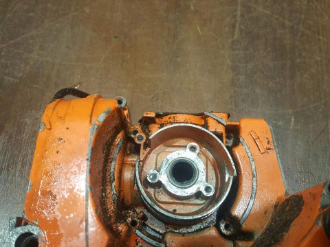 STIHL 015 KARTER OBUDOWA SILNIKA POŁÓWKA BLOK STIHL 015 KARTER OBUDOWA SILNIKA POŁÓWKA BLOK
