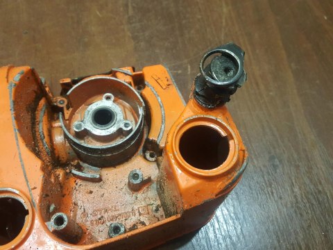 STIHL 015 KARTER OBUDOWA SILNIKA POŁÓWKA BLOK STIHL 015 KARTER OBUDOWA SILNIKA POŁÓWKA BLOK