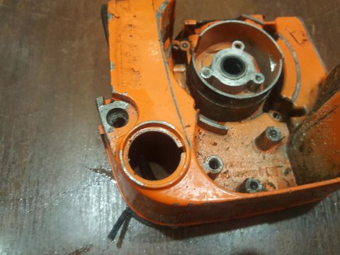 STIHL 015 KARTER OBUDOWA SILNIKA POŁÓWKA BLOK STIHL 015 KARTER OBUDOWA SILNIKA POŁÓWKA BLOK