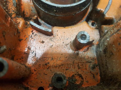 STIHL 015 KARTER OBUDOWA SILNIKA POŁÓWKA BLOK STIHL 015 KARTER OBUDOWA SILNIKA POŁÓWKA BLOK