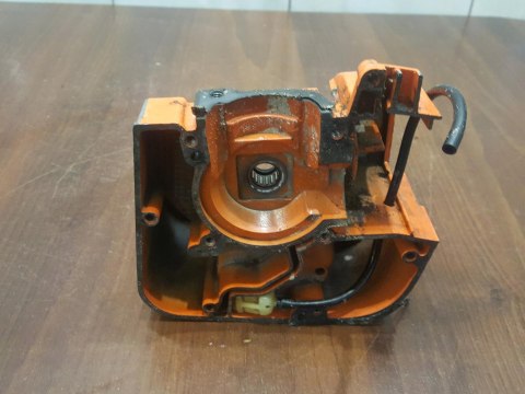 STIHL 015 KARTER OBUDOWA SILNIKA POŁÓWKA BLOK STIHL 015 KARTER OBUDOWA SILNIKA POŁÓWKA BLOK