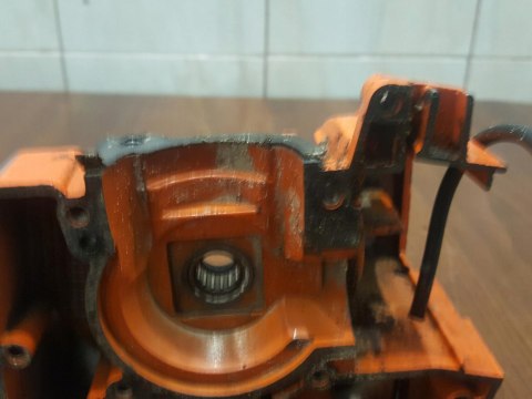 STIHL 015 KARTER OBUDOWA SILNIKA POŁÓWKA BLOK STIHL 015 KARTER OBUDOWA SILNIKA POŁÓWKA BLOK