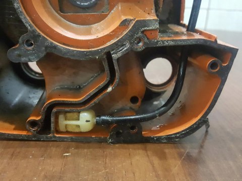 STIHL 015 KARTER OBUDOWA SILNIKA POŁÓWKA BLOK STIHL 015 KARTER OBUDOWA SILNIKA POŁÓWKA BLOK