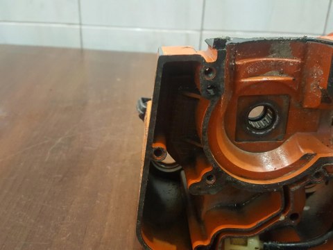 STIHL 015 KARTER OBUDOWA SILNIKA POŁÓWKA BLOK STIHL 015 KARTER OBUDOWA SILNIKA POŁÓWKA BLOK