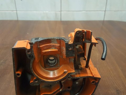 STIHL 015 KARTER OBUDOWA SILNIKA POŁÓWKA BLOK STIHL 015 KARTER OBUDOWA SILNIKA POŁÓWKA BLOK