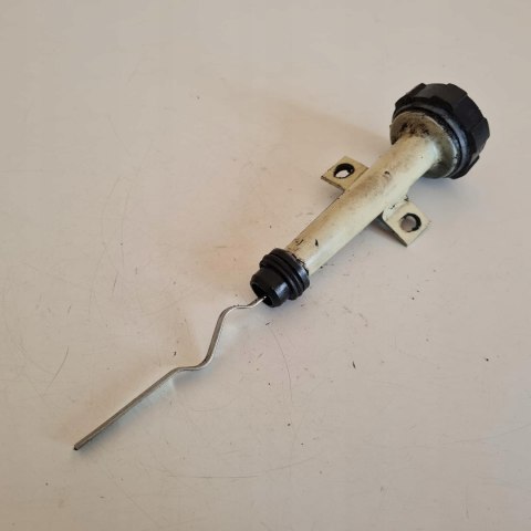 BRIGGS & STRATTON 4HP MIARKA BAGNET WLEW OLEJU BRIGGS & STRATTON 4HP MIARKA BAGNET WLEW OLEJU