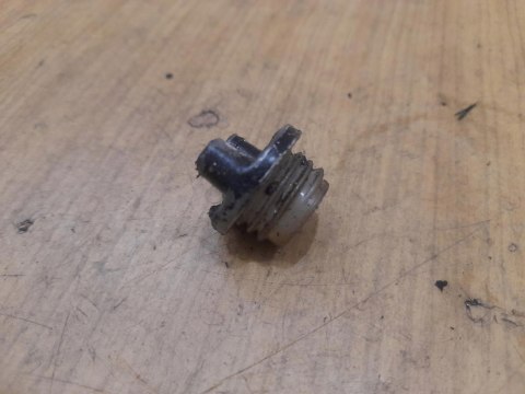 BRIGGS & STRATTON 5HP KOREK WLEWU PALIWA BRIGGS & STRATTON 5HP KOREK WLEWU PALIWA