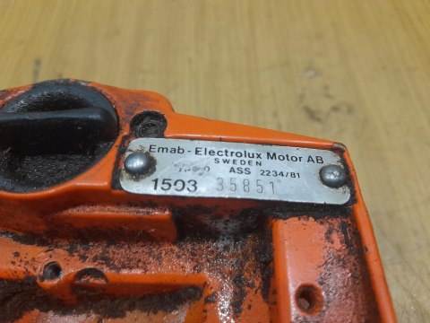 HUSQVARNA 50 KARTER OBUDOWA SILNIKA POŁÓWKA BLOK HUSQVARNA 50 KARTER OBUDOWA SILNIKA POŁÓWKA BLOK