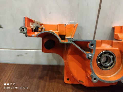 HUSQVARNA 50 KARTER OBUDOWA SILNIKA POŁÓWKA BLOK HUSQVARNA 50 KARTER OBUDOWA SILNIKA POŁÓWKA BLOK